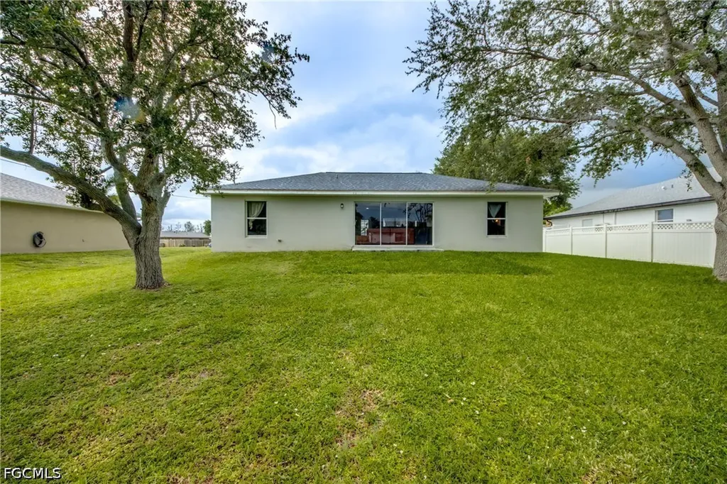 625 SW 11th Terrace Cape Coral FL 33991
