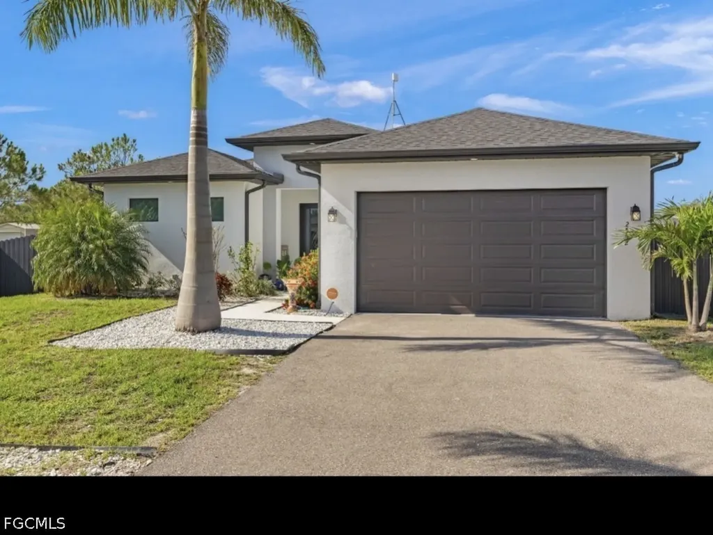 Naples FL, 2552 70TH Avenue NE