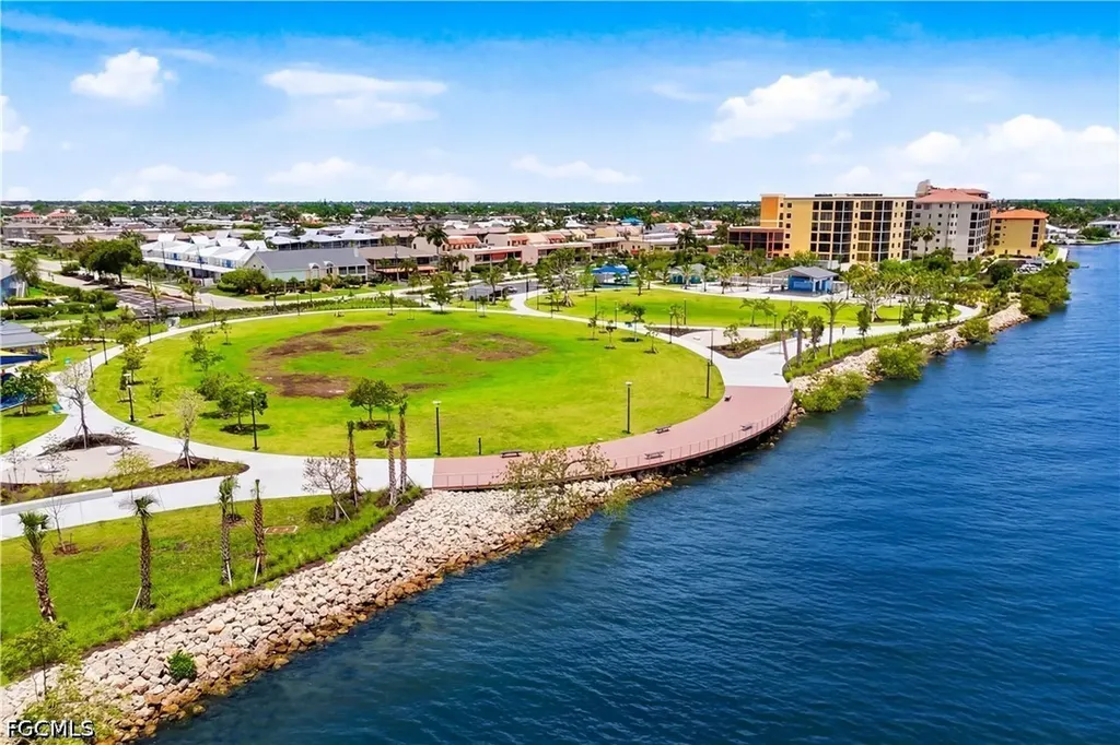 4218 SE 20th Place Cape Coral FL 33904
