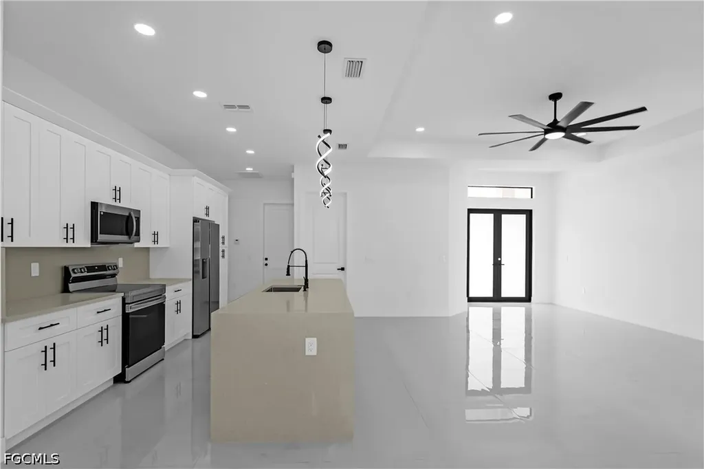 619 Sheldon Avenue Lehigh Acres FL 33936