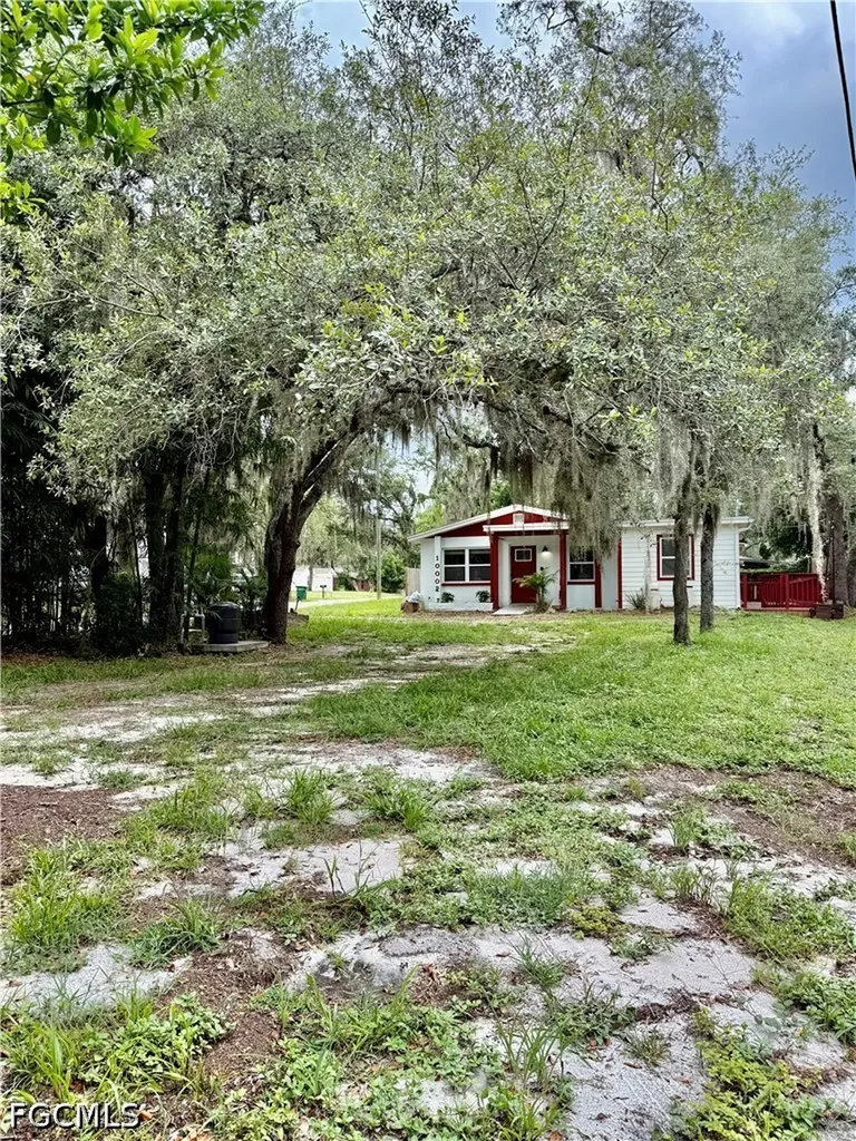 10002 Takomah Trail Tampa FL 33617