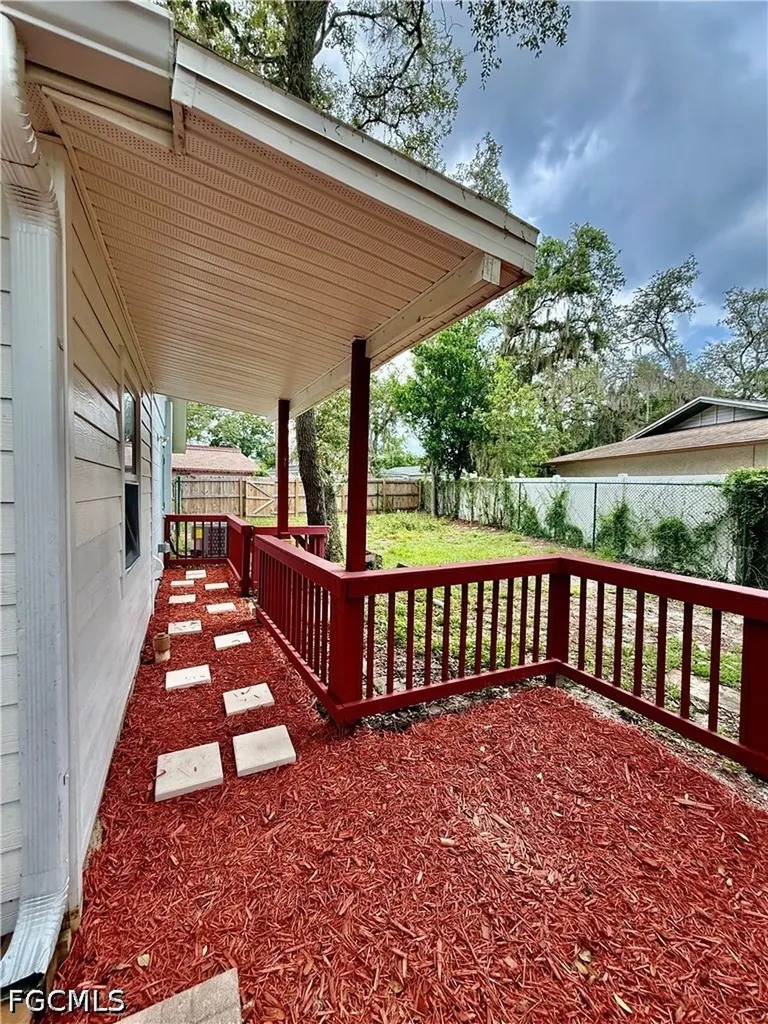 10002 Takomah Trail Tampa FL 33617