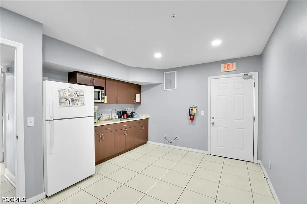 12165 Metro Parkway Fort Myers FL 33966