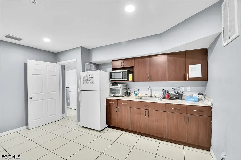 12165 Metro Parkway Fort Myers FL 33966