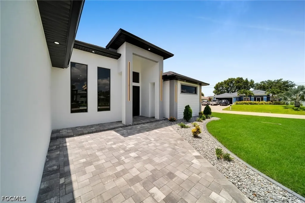 853 SW 15th Avenue Cape Coral FL 33991