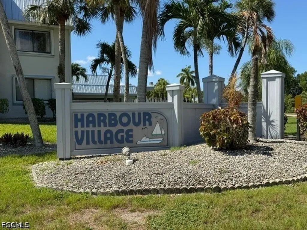 3914 Orange Grove Boulevard North Fort Myers FL 33903