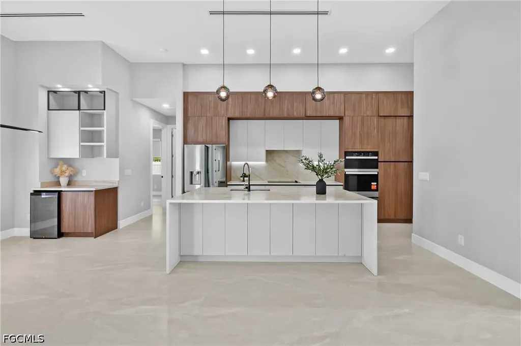 610 NW 2nd Place Cape Coral FL 33993