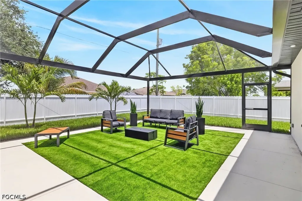 610 NW 2nd Place Cape Coral FL 33993