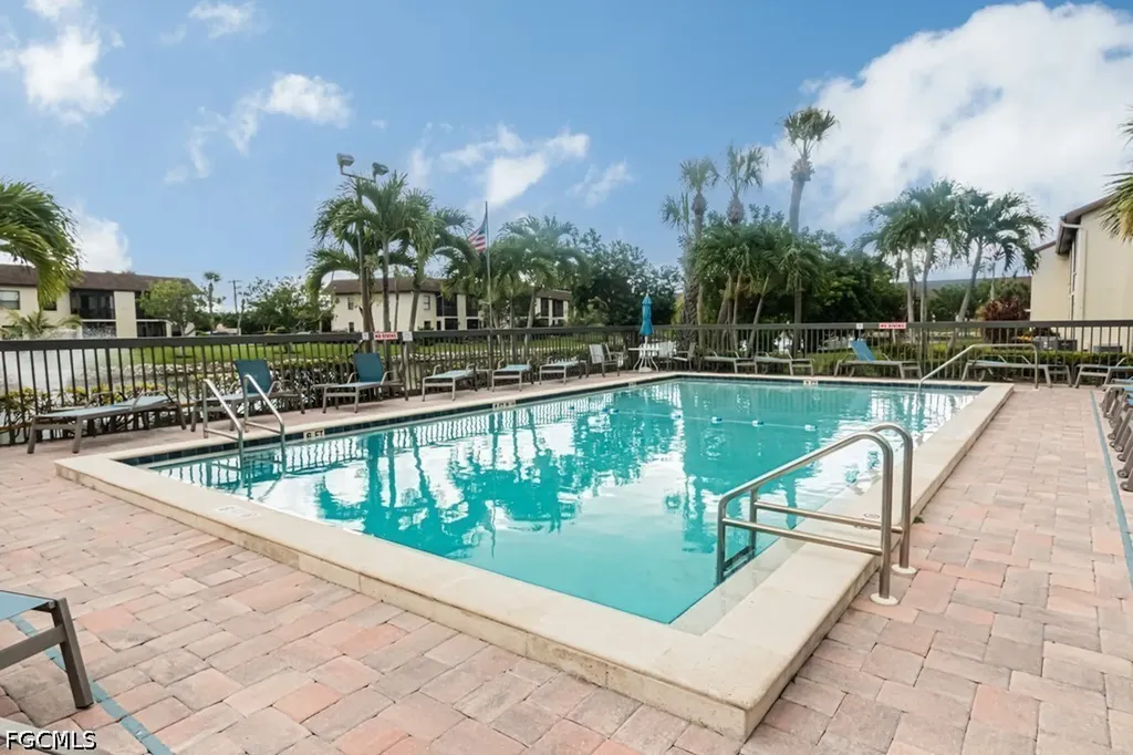 Fort Myers FL, 9275 Lake Park Drive, Unit 204