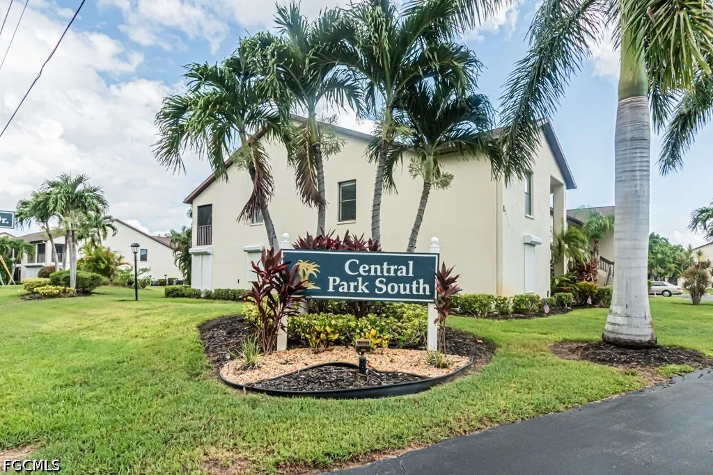 9275 Lake Park Drive Fort Myers FL 33919