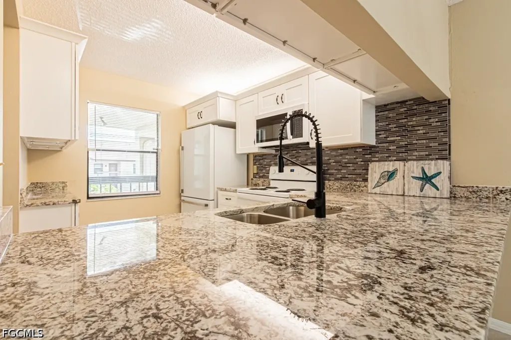9275 Lake Park Drive Fort Myers FL 33919