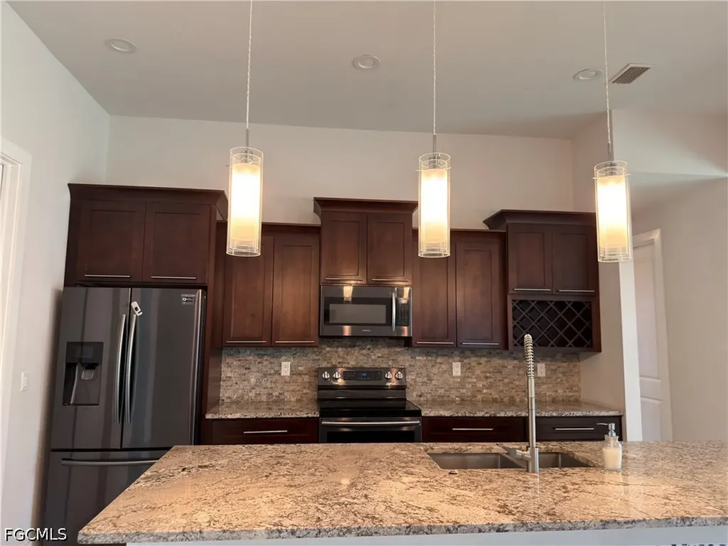 1504 SW Santa Barbara Place Cape Coral FL 33991