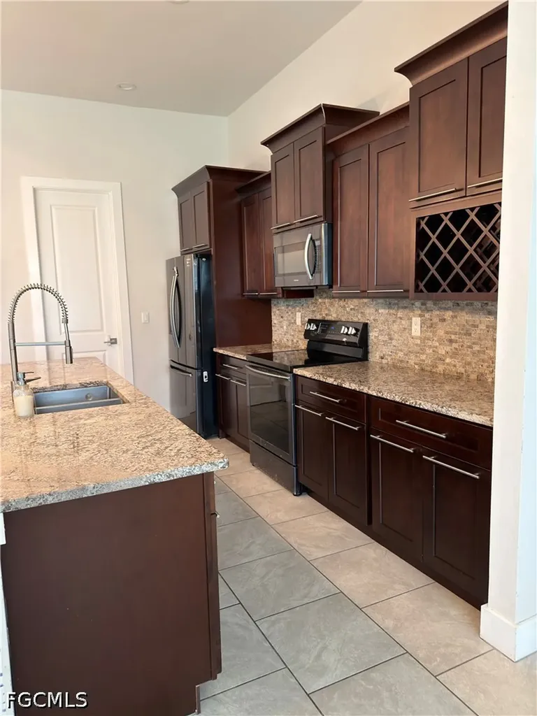 1504 SW Santa Barbara Place Cape Coral FL 33991