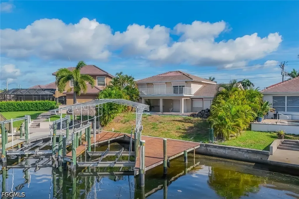 2502 Cape Coral Parkway W Cape Coral FL 33914