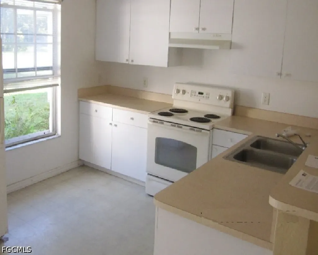 2410 NE 6th Street Cape Coral FL 33909