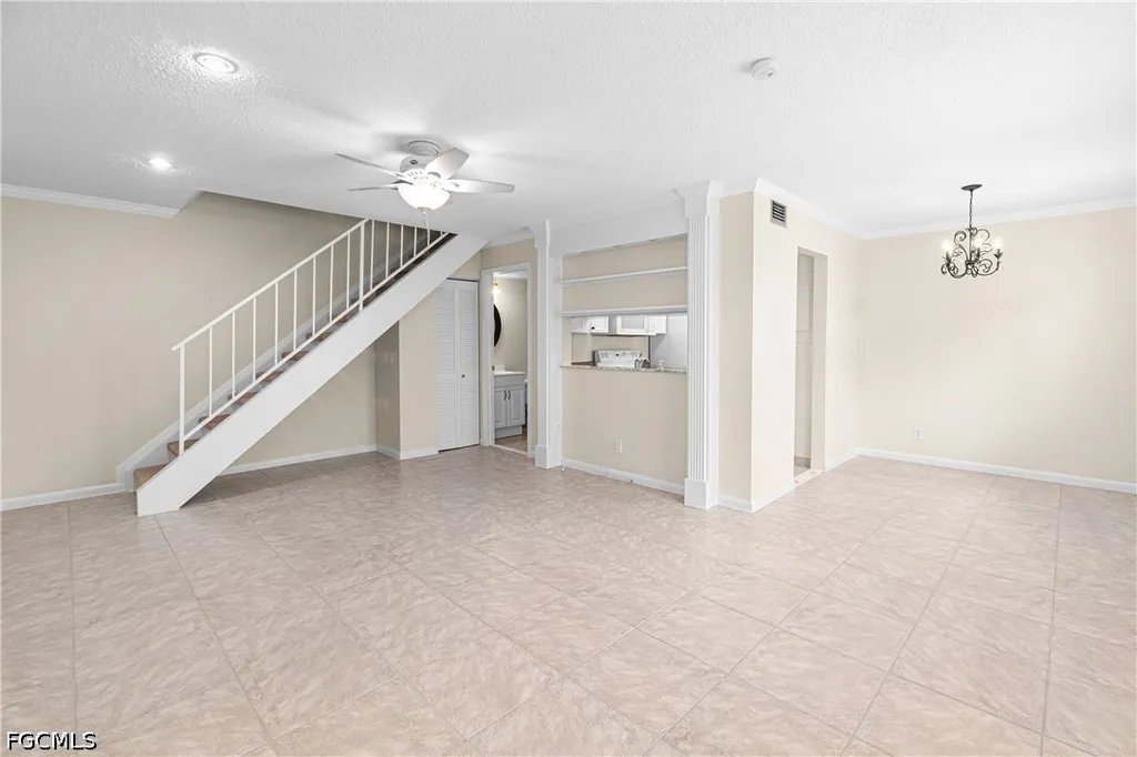 5837 Queen Elizabeth Way Fort Myers FL 33907