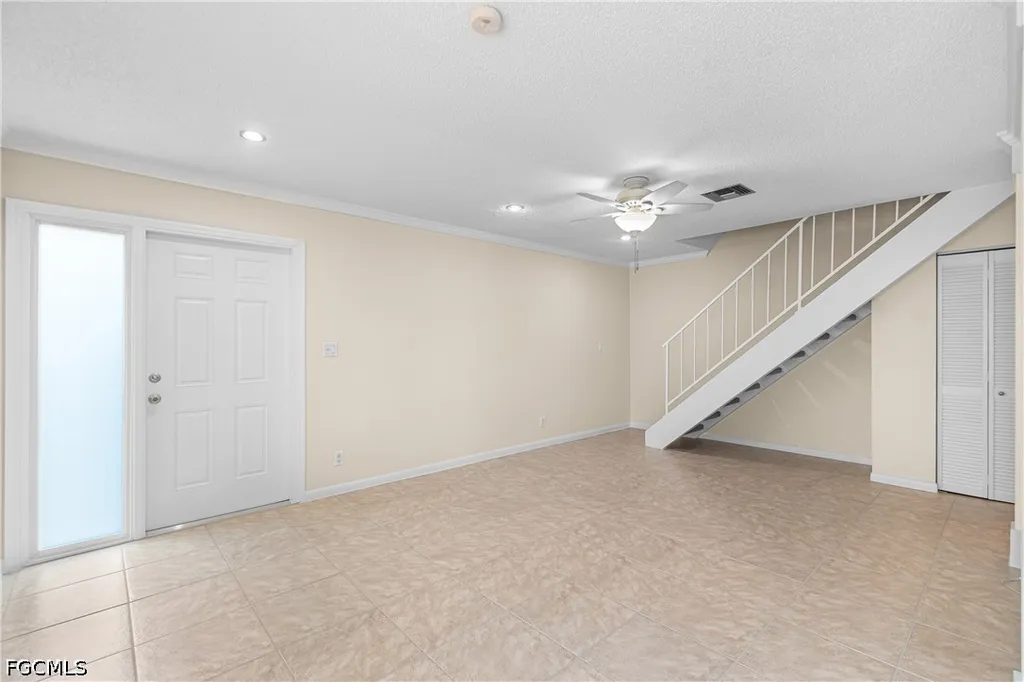 5837 Queen Elizabeth Way Fort Myers FL 33907