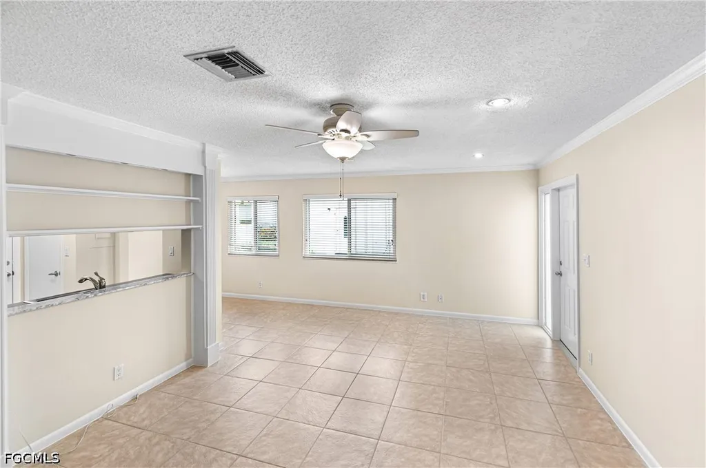 5837 Queen Elizabeth Way Fort Myers FL 33907