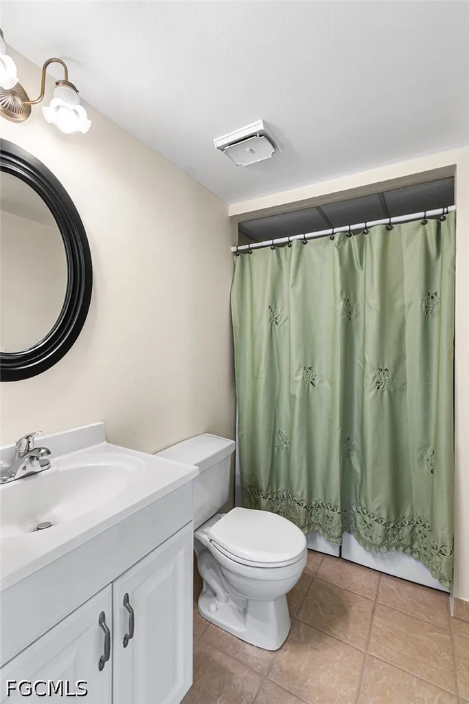 5837 Queen Elizabeth Way Fort Myers FL 33907