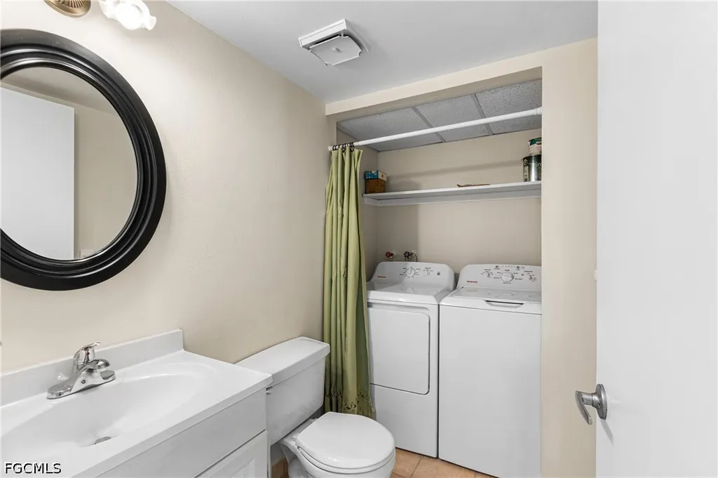 5837 Queen Elizabeth Way Fort Myers FL 33907