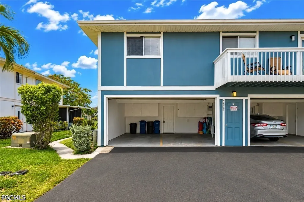 5837 Queen Elizabeth Way Fort Myers FL 33907