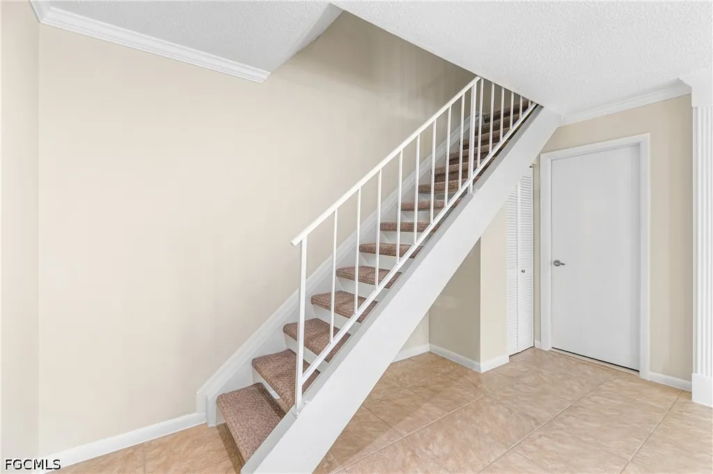 5837 Queen Elizabeth Way Fort Myers FL 33907