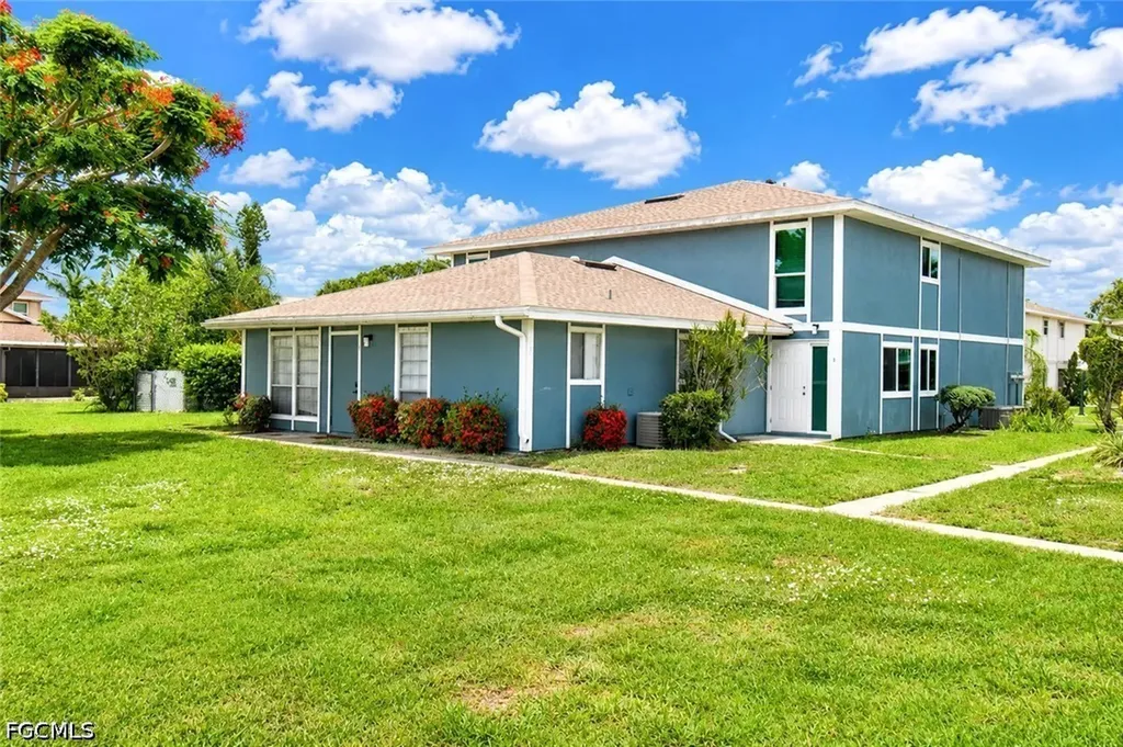 5837 Queen Elizabeth Way Fort Myers FL 33907