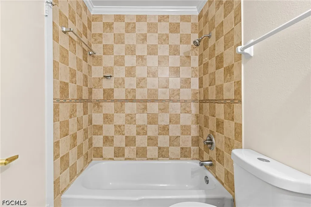 5837 Queen Elizabeth Way Fort Myers FL 33907