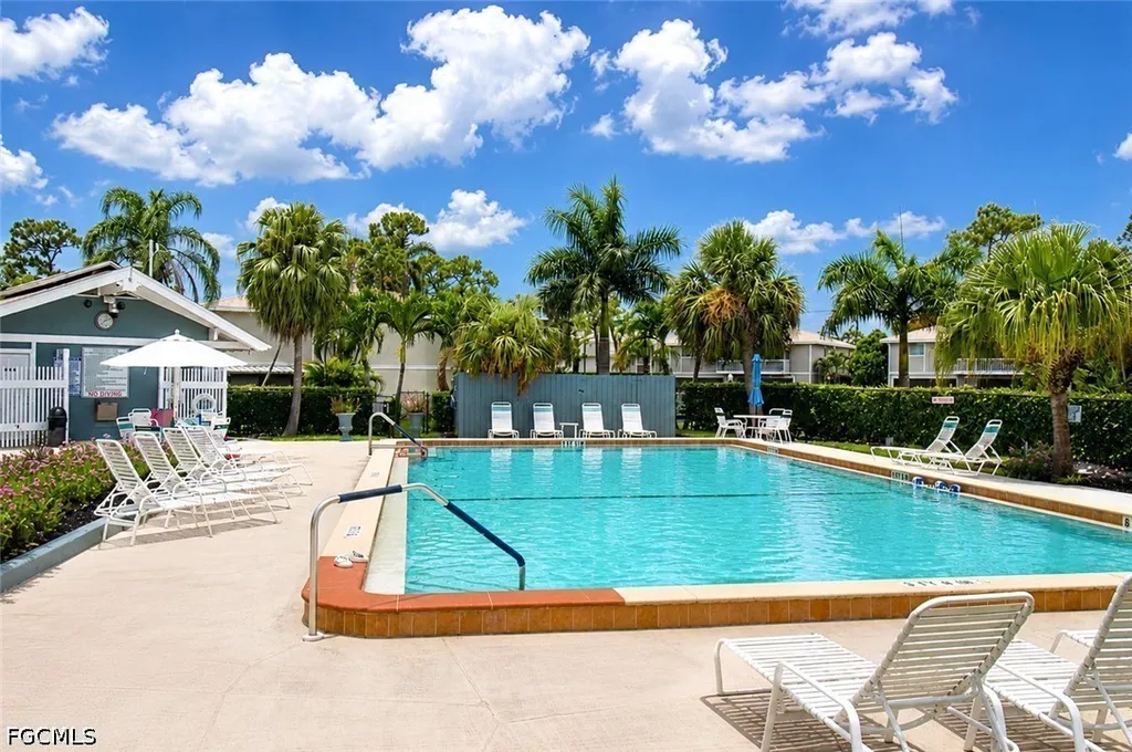 5837 Queen Elizabeth Way Fort Myers FL 33907