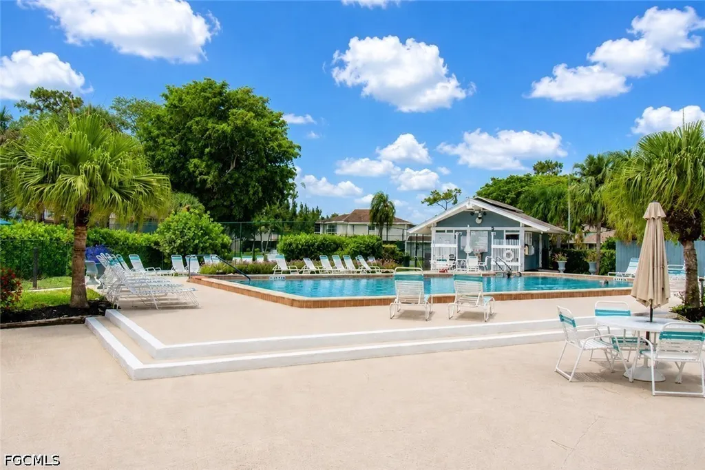 5837 Queen Elizabeth Way Fort Myers FL 33907