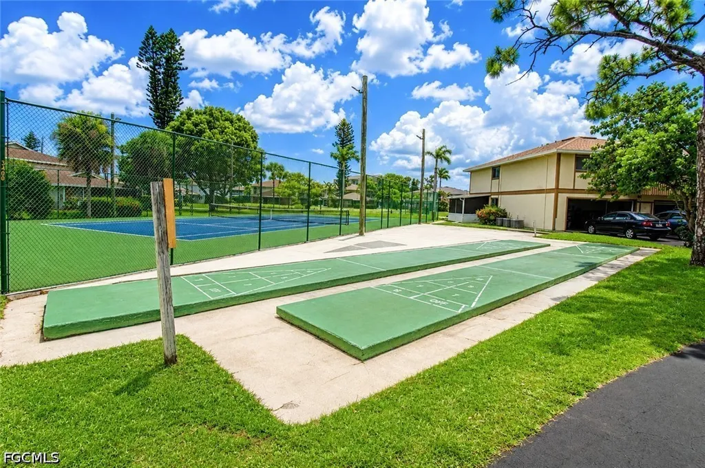 5837 Queen Elizabeth Way Fort Myers FL 33907