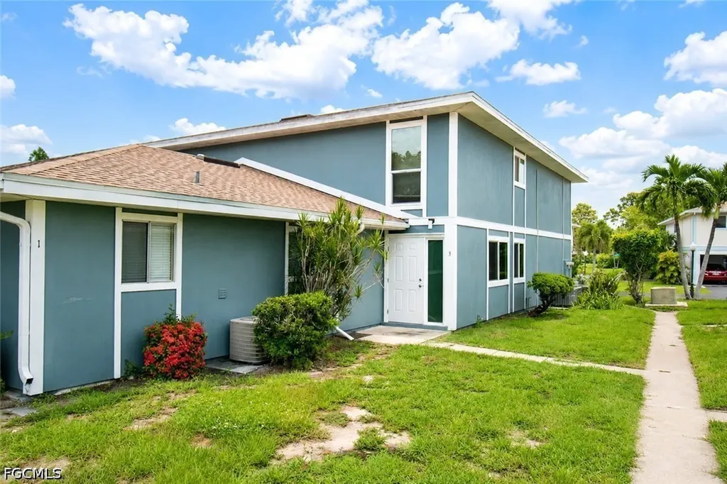 5837 Queen Elizabeth Way Fort Myers FL 33907