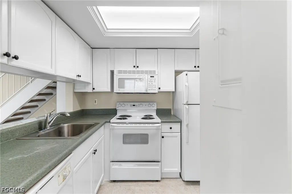 5837 Queen Elizabeth Way Fort Myers FL 33907