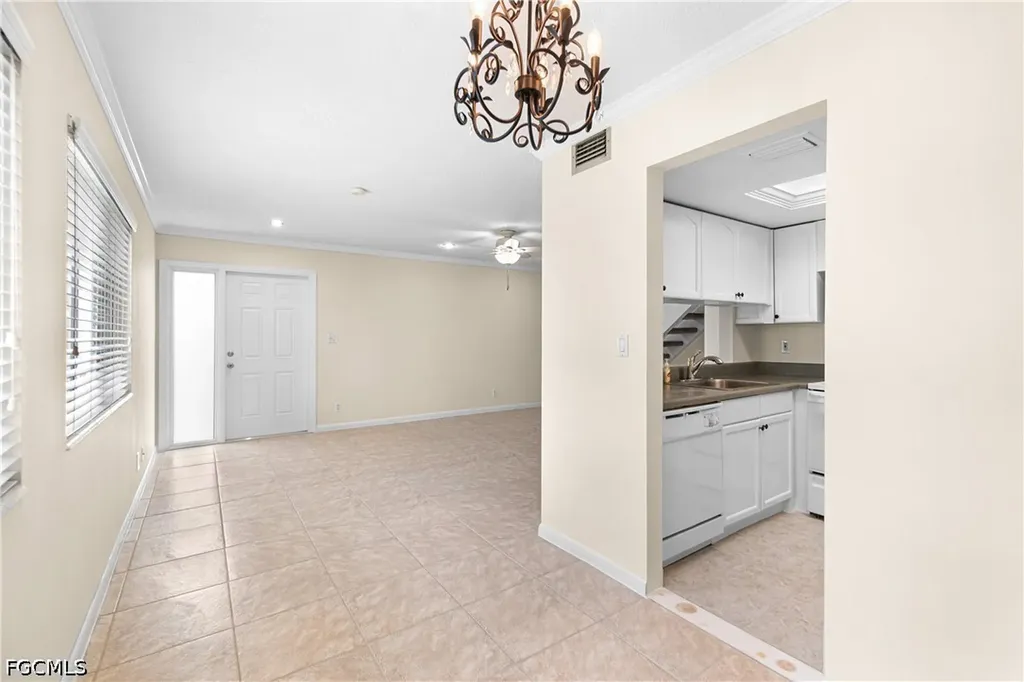 5837 Queen Elizabeth Way Fort Myers FL 33907