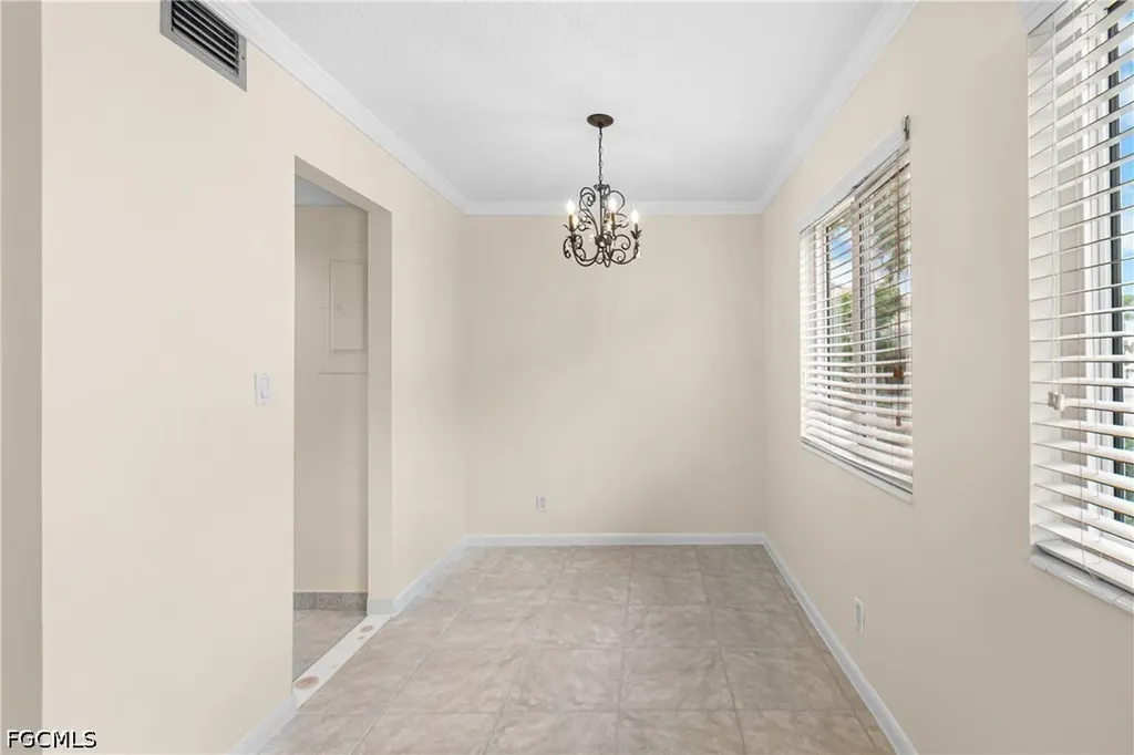 5837 Queen Elizabeth Way Fort Myers FL 33907