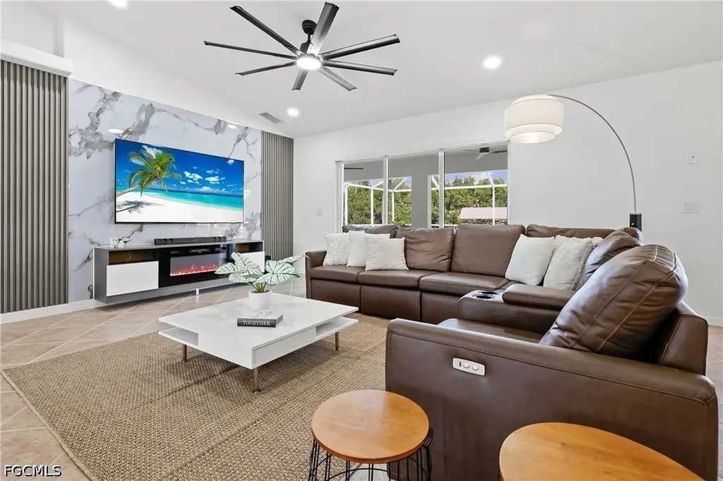 1801 Everest Parkway Cape Coral FL 33904