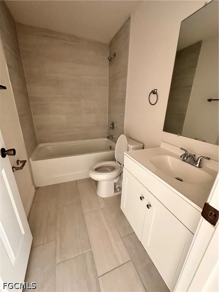 832 Gleason Parkway Cape Coral FL 33914