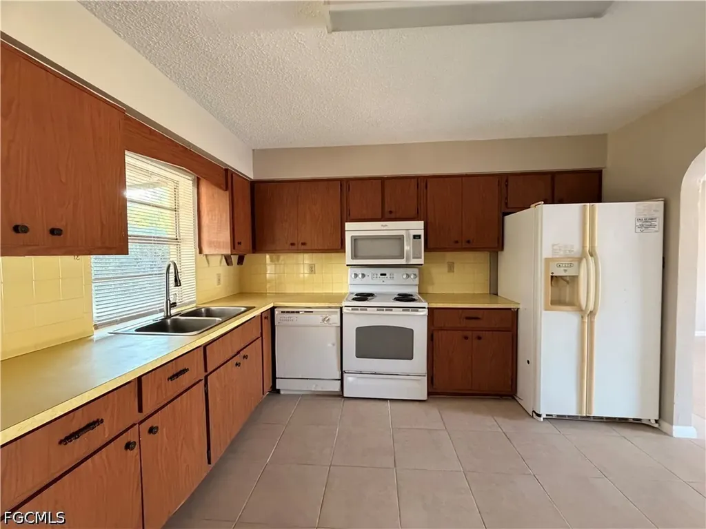 18433 Iris Road Fort Myers FL 33967