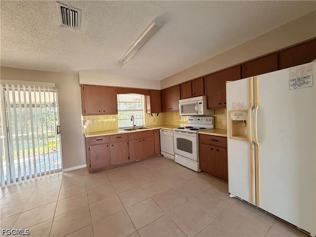18433 Iris Road Fort Myers FL 33967