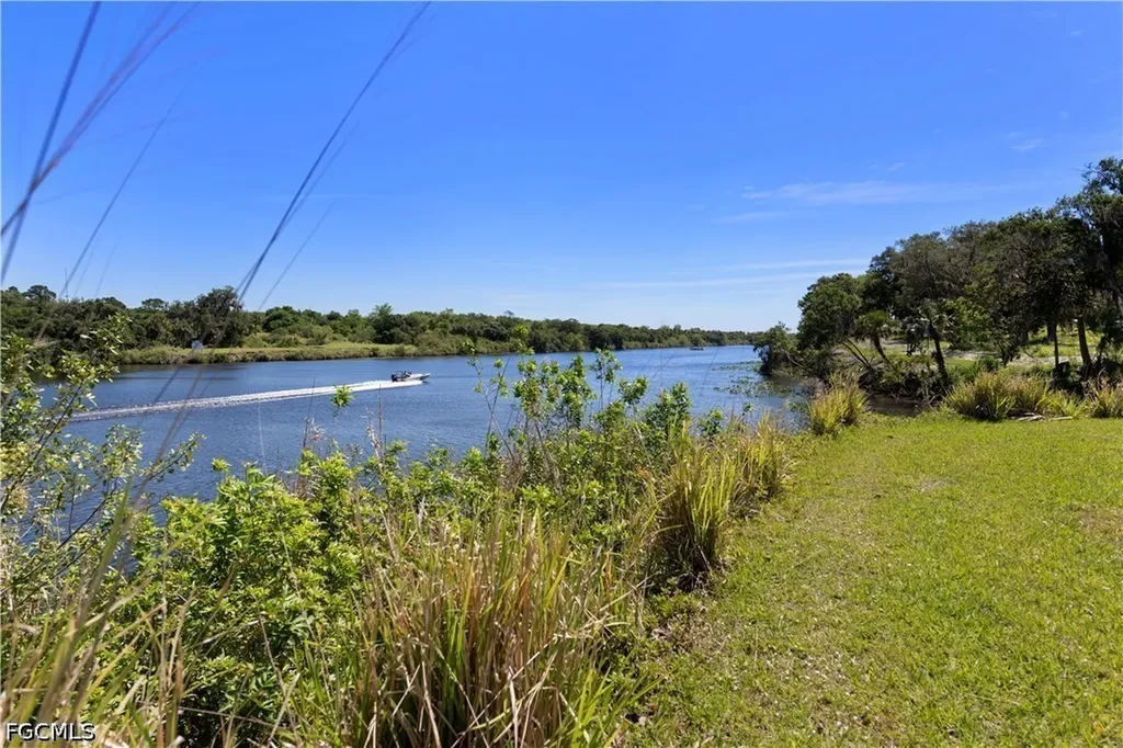 233 De Soto Avenue Labelle FL 33935