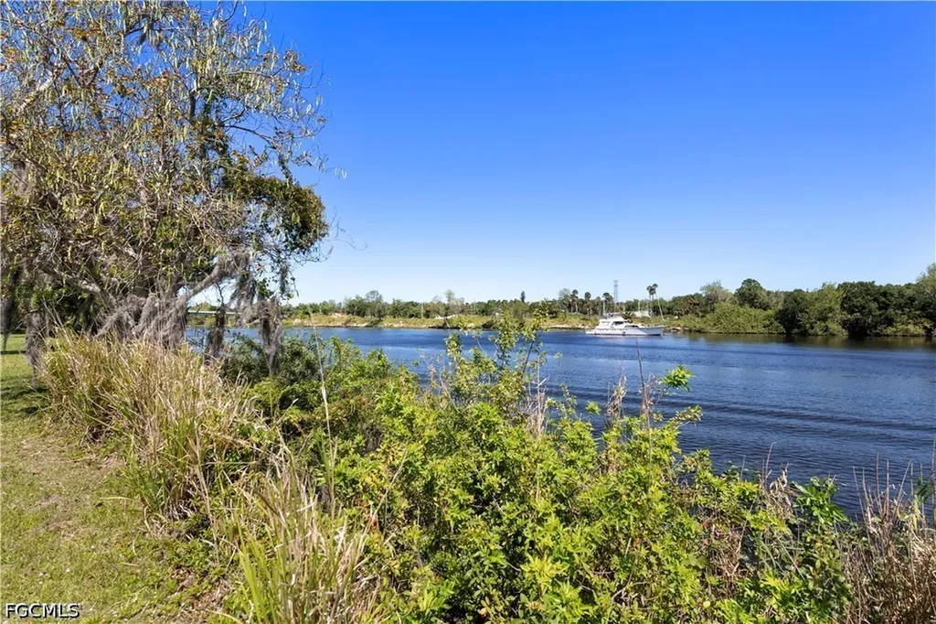 233 De Soto Avenue Labelle FL 33935