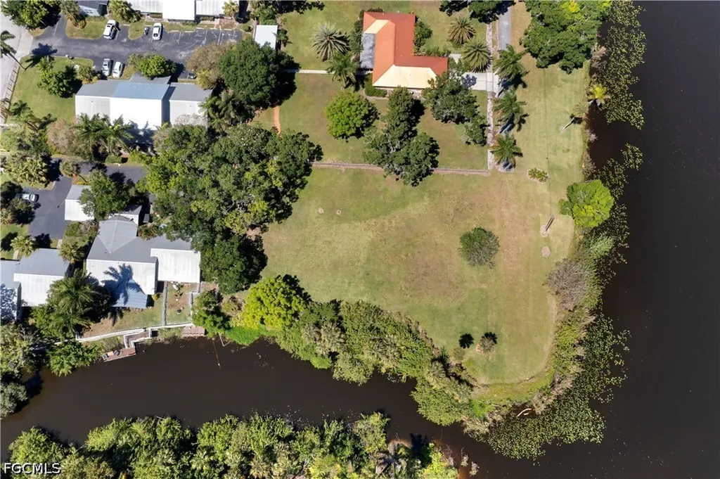 233 De Soto Avenue Labelle FL 33935
