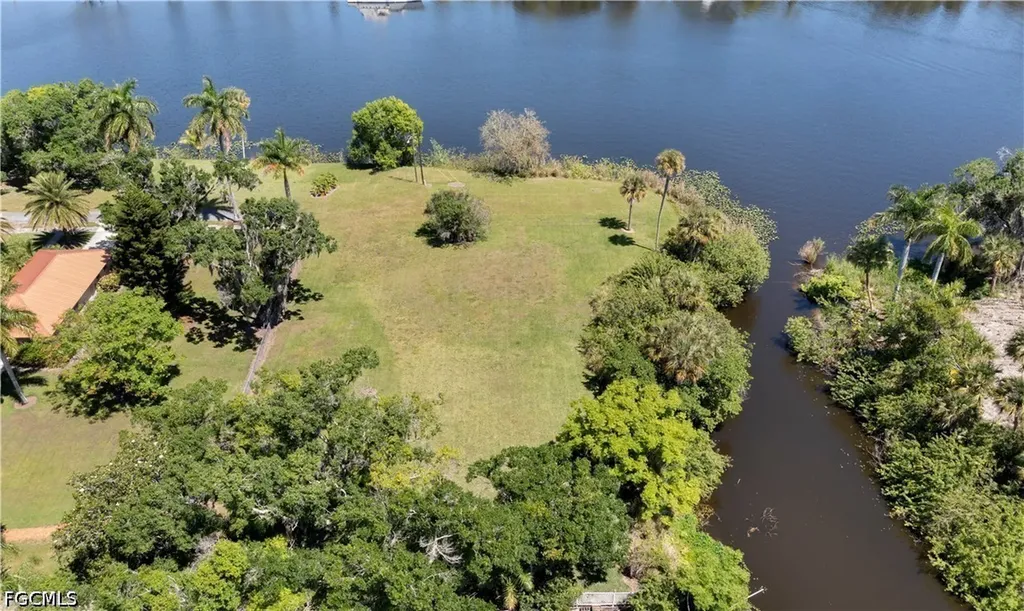233 De Soto Avenue Labelle FL 33935