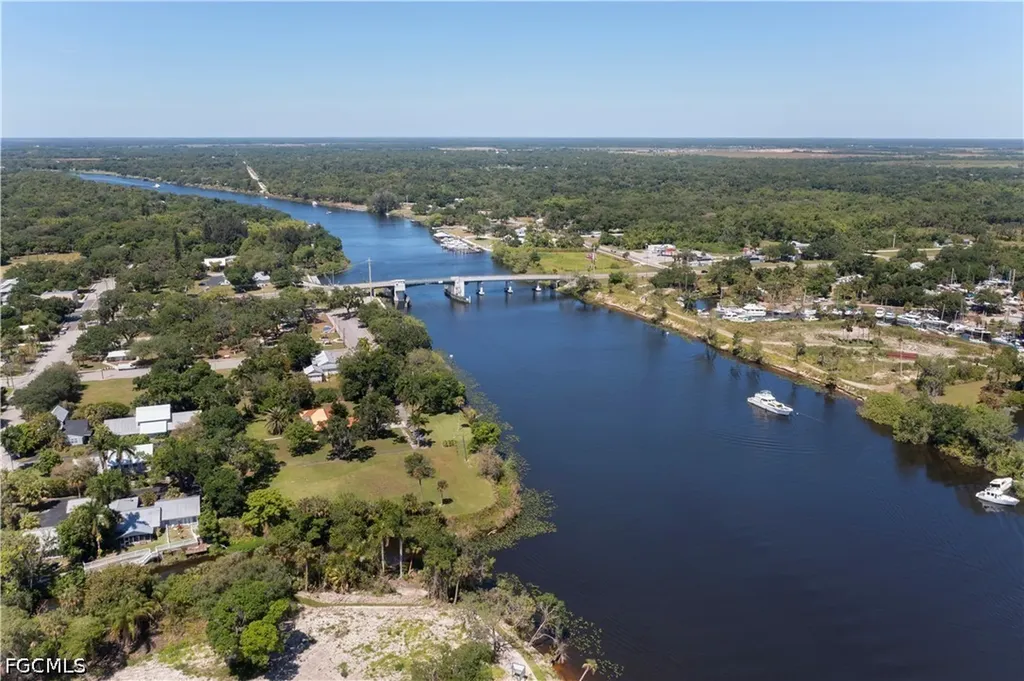 233 De Soto Avenue Labelle FL 33935