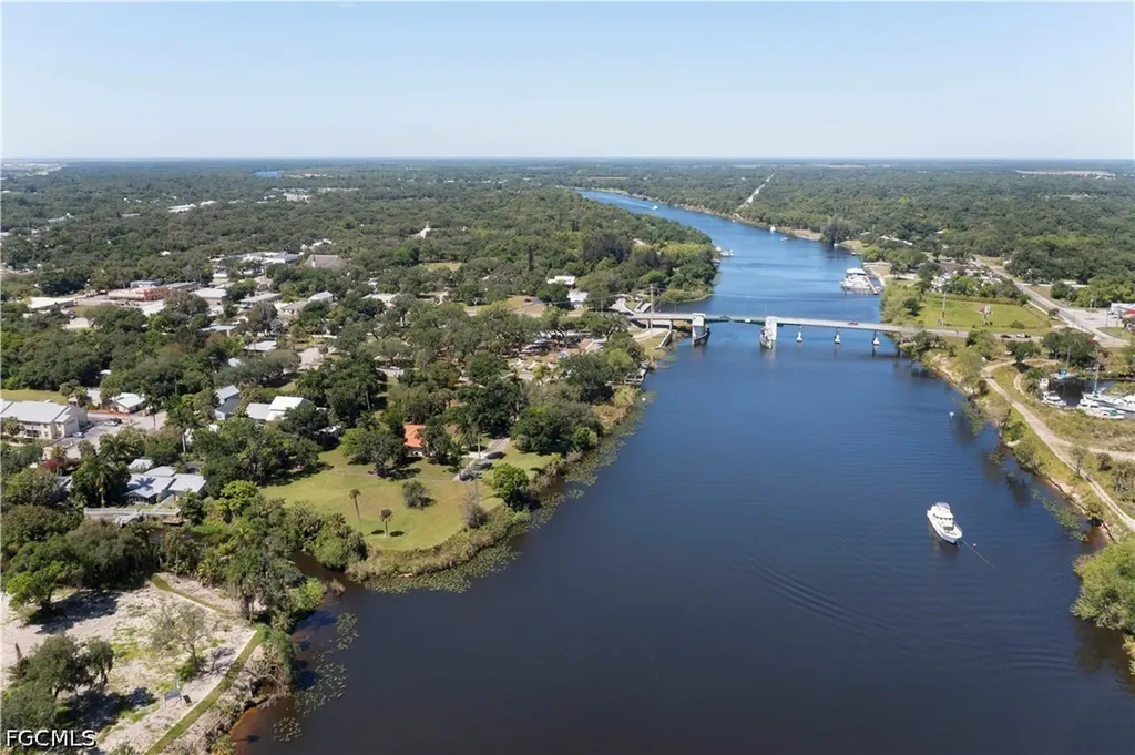 233 De Soto Avenue Labelle FL 33935