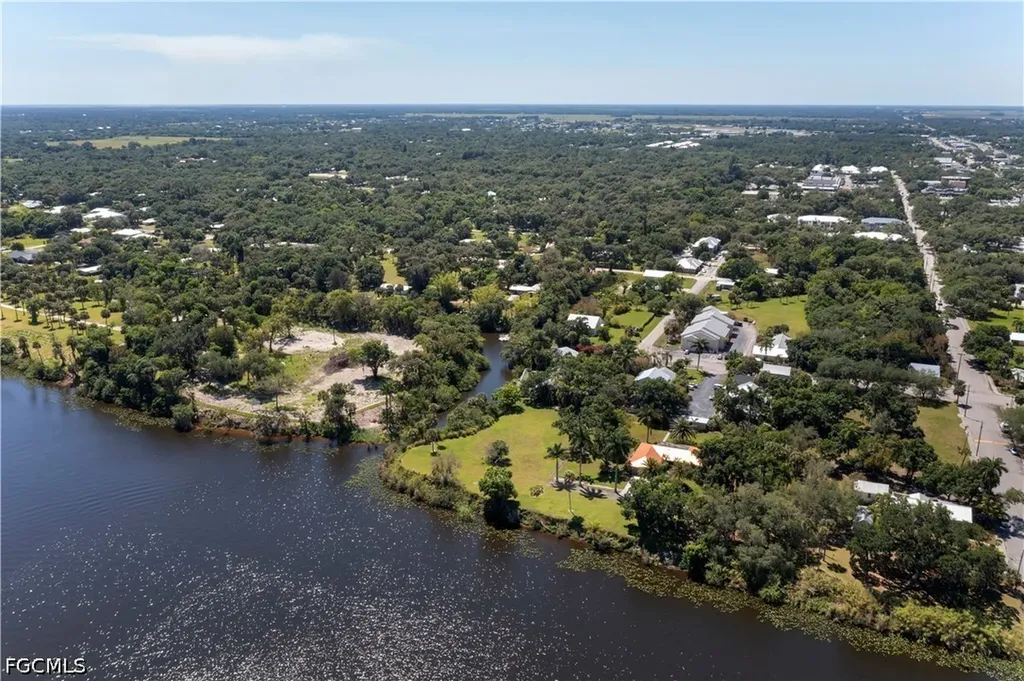 233 De Soto Avenue Labelle FL 33935