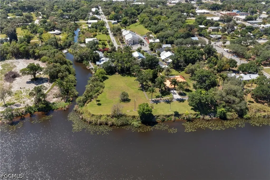 233 De Soto Avenue Labelle FL 33935