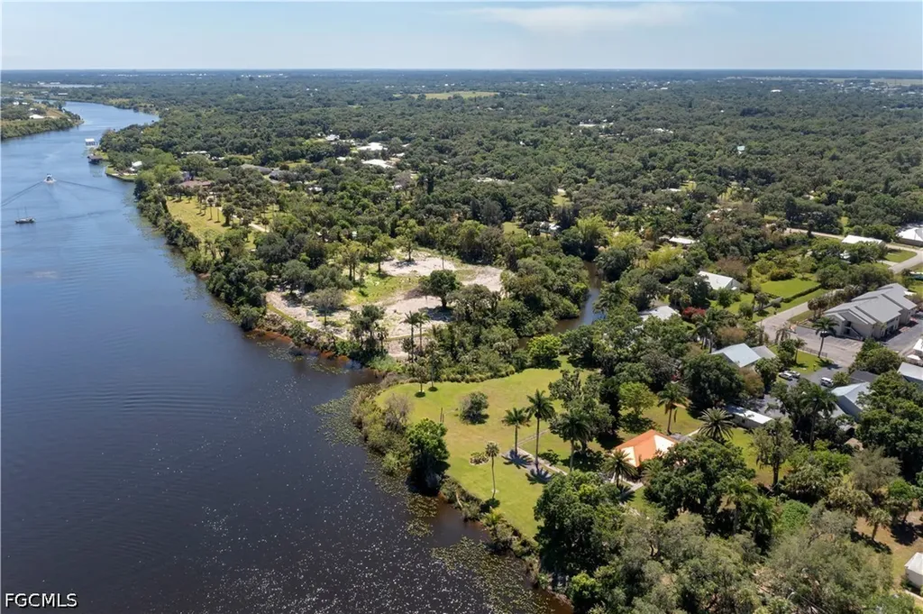 233 De Soto Avenue Labelle FL 33935
