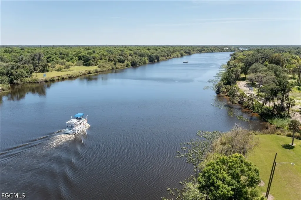 233 De Soto Avenue Labelle FL 33935