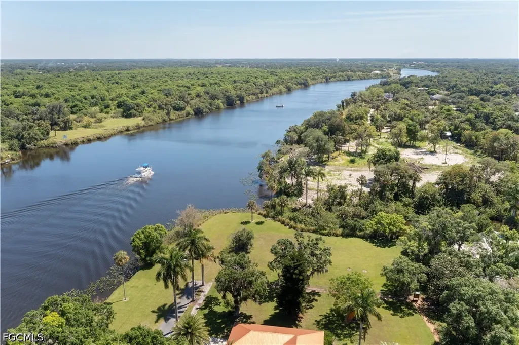 233 De Soto Avenue Labelle FL 33935